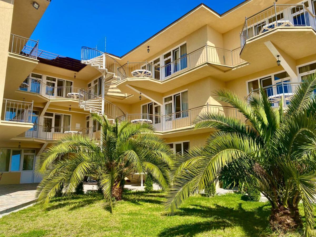 Mini Hotel Diva Alakhadze Екстериор снимка