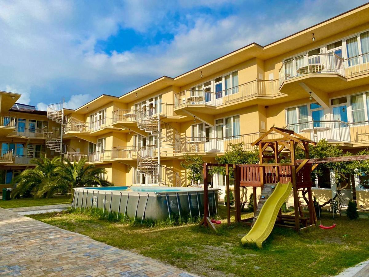 Mini Hotel Diva Alakhadze Екстериор снимка