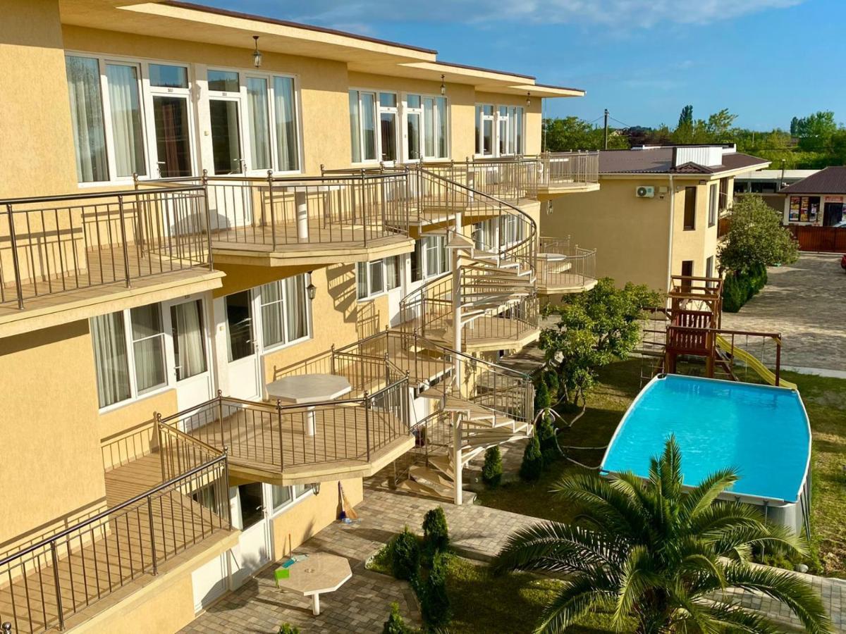 Mini Hotel Diva Alakhadze Екстериор снимка